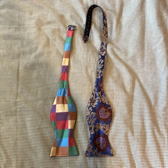 Unique 2 Fabric Adjustable Bow Tie - Picture 2 of 3